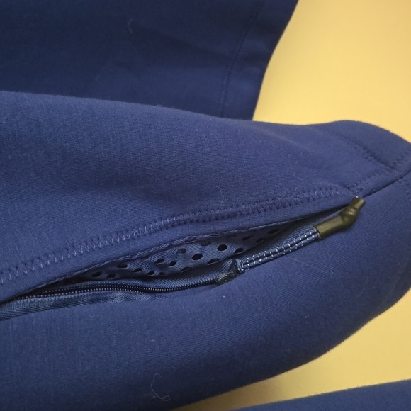 Champion debossed hoodie - Picture 3 of 9